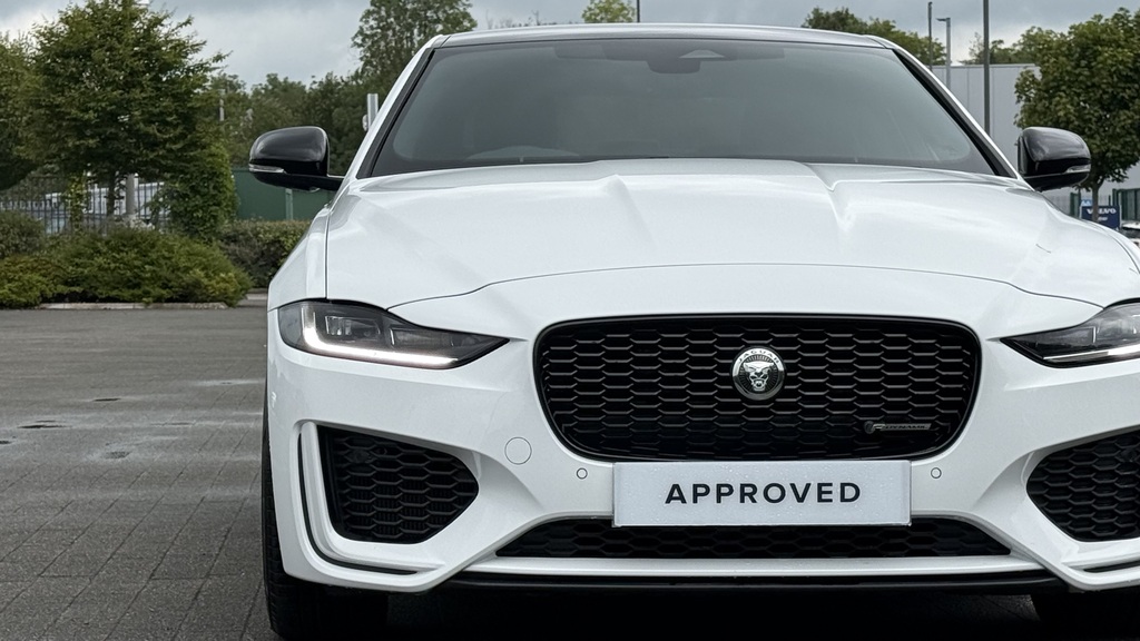 Jaguar XE R-dynamic Se Black Grey #21