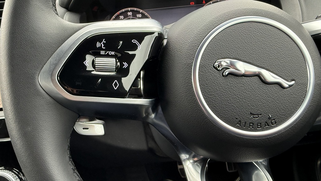Jaguar XE R-dynamic Se Black Grey #39