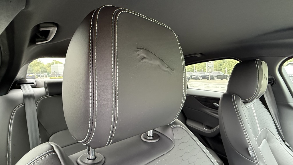 Jaguar XE R-dynamic Se Black Grey #47