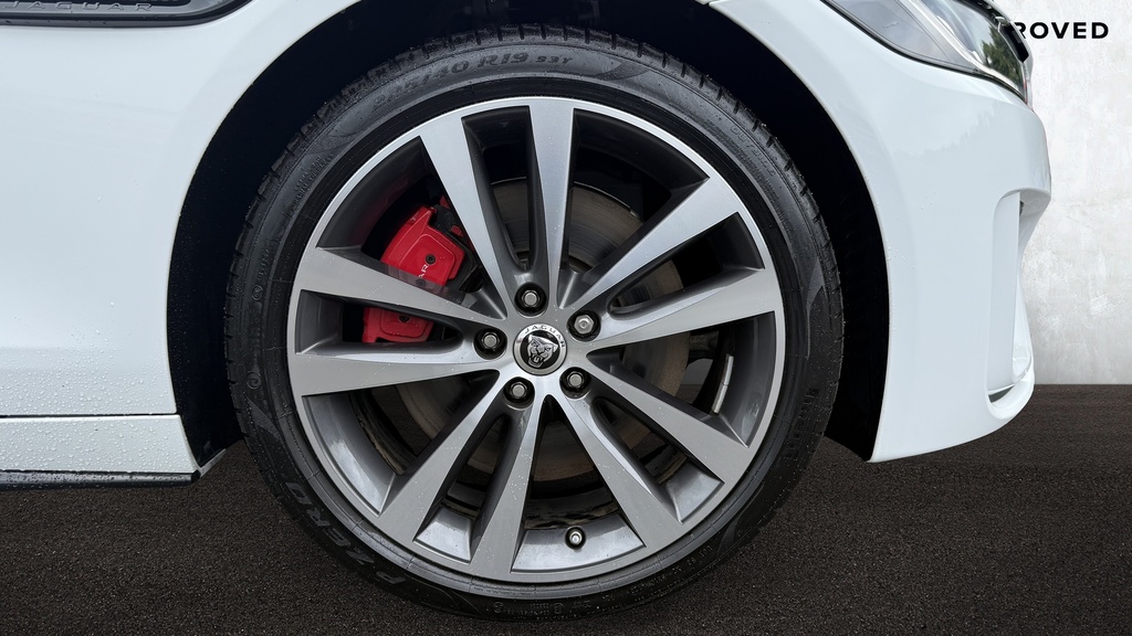 Jaguar XE R-dynamic Se Black Grey #8