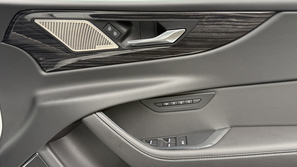 Jaguar XE R-dynamic Se Black Grey #43
