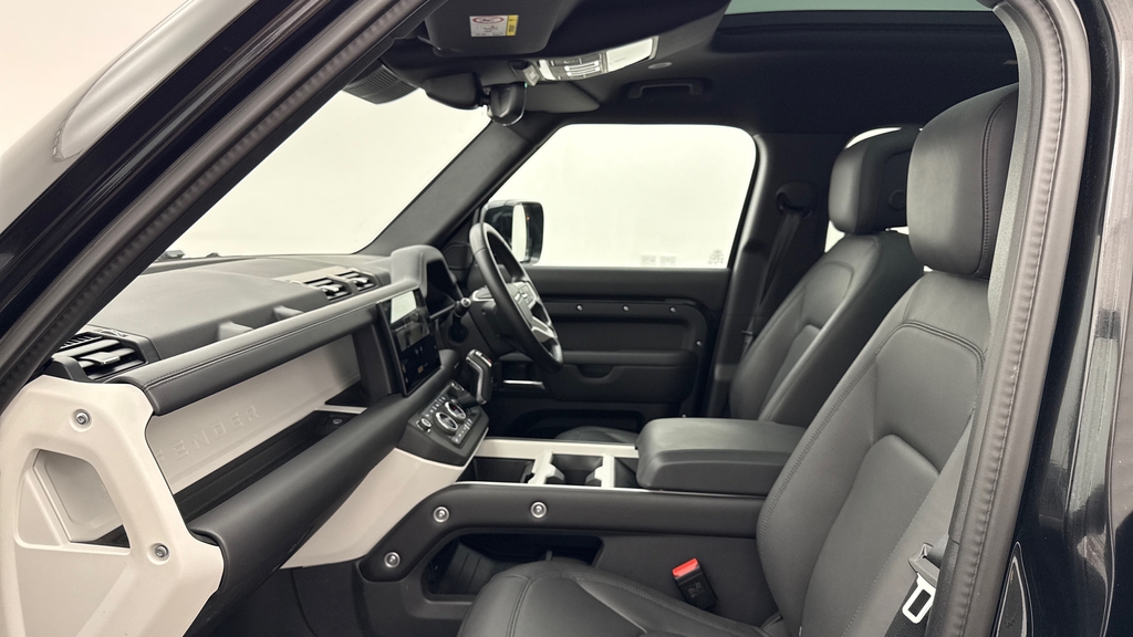 Land Rover Defender 130 D350 X-dynamic Hse Santorini Black Black #3