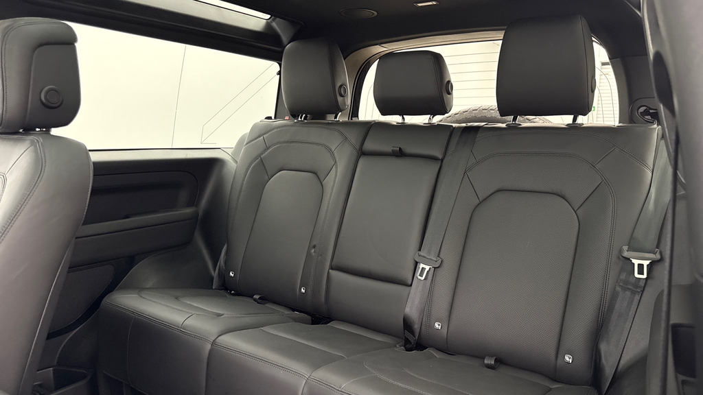 Land Rover Defender 90 D250 X-dynamic Hse Santorini Black Black #4