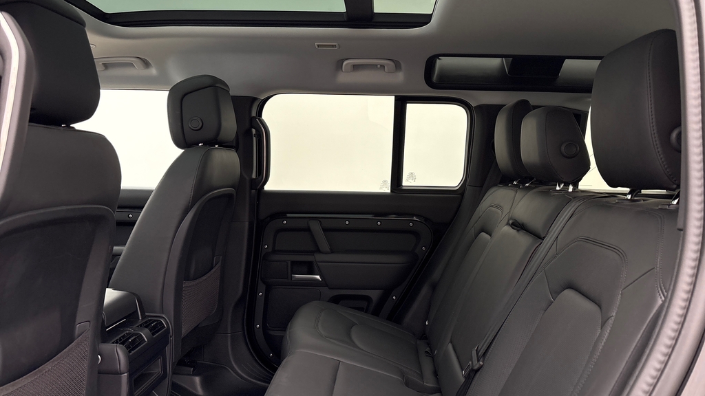 Land Rover Defender 110 D250 X-dynamic Hse Santorini Black Black #4