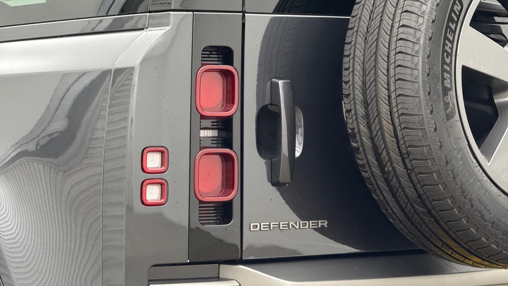 Land Rover Defender 90 X-dynamic Hse Grey #19