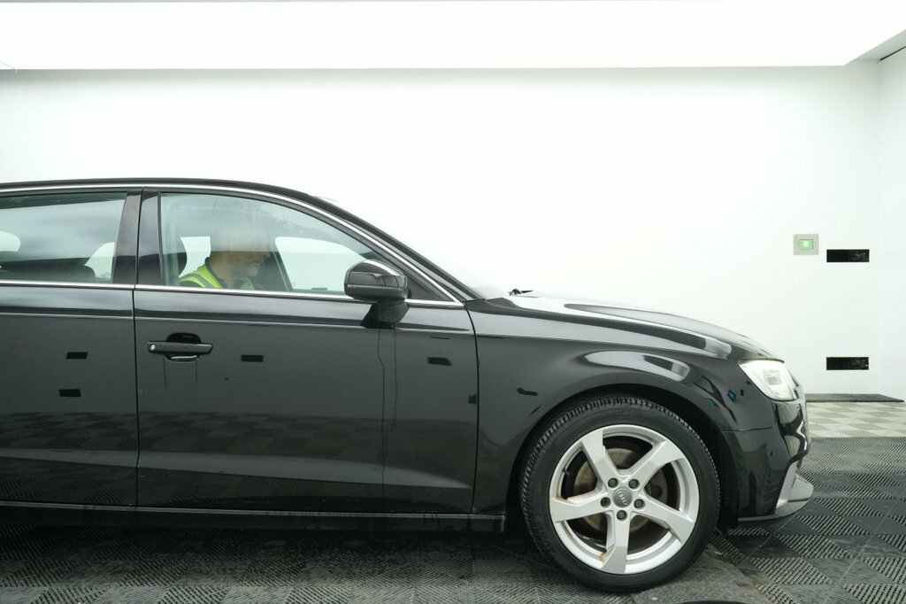 Audi A3 1L Sport Black #5