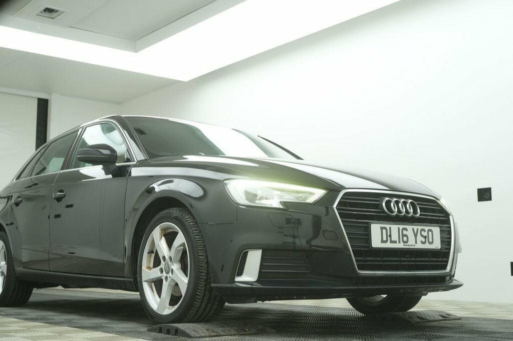 Audi A3 1L Sport Black #3