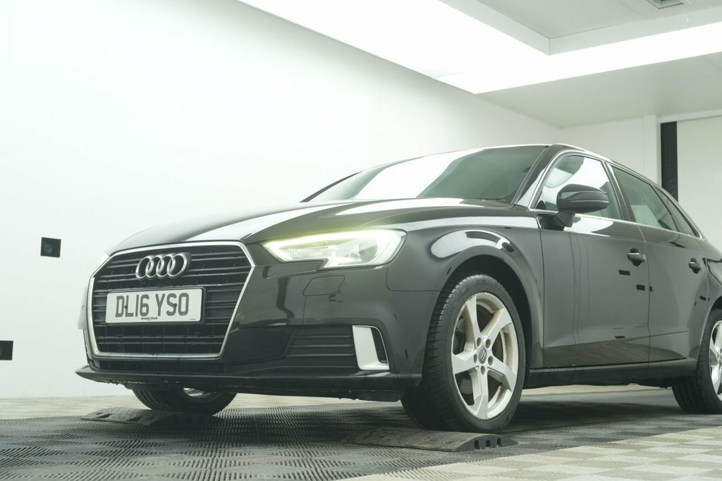 Audi A3 1L Sport Black #4