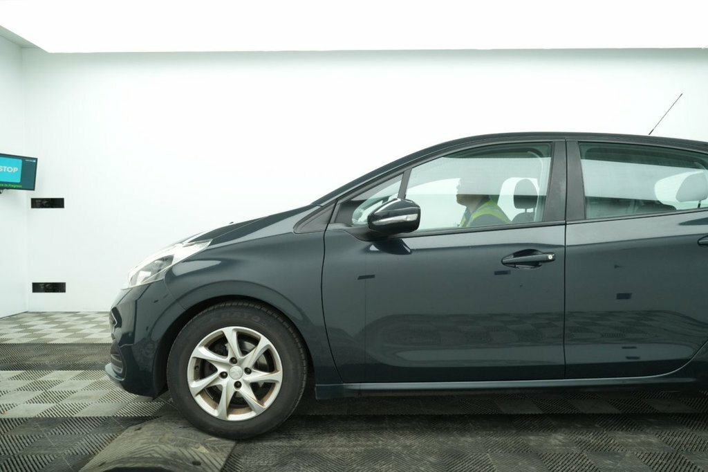 Peugeot 208 1.6L Active Grey #4