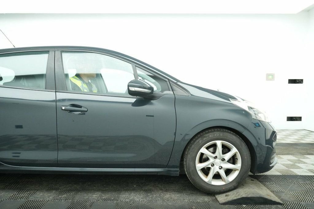 Peugeot 208 1.6L Active Grey #3