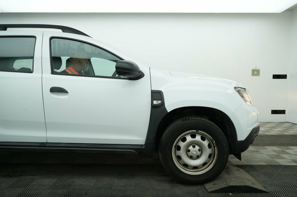 Dacia Duster 1L Essential White #3