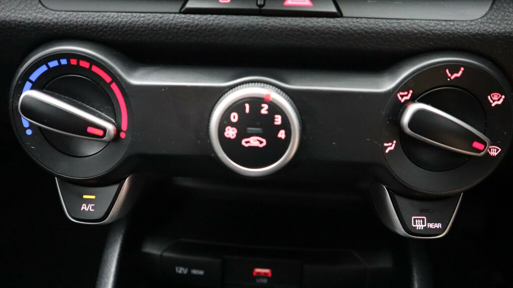 Kia Stonic Gt-line Black #24