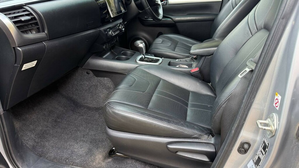 Toyota HILUX Active 4X4 D-4d Dcb White #8