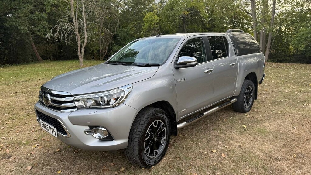 Toyota HILUX Active 4X4 D-4d Dcb White #3