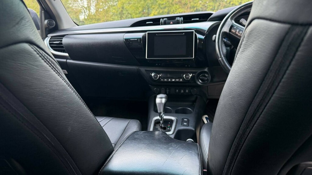 Toyota HILUX Active 4X4 D-4d Dcb White #10