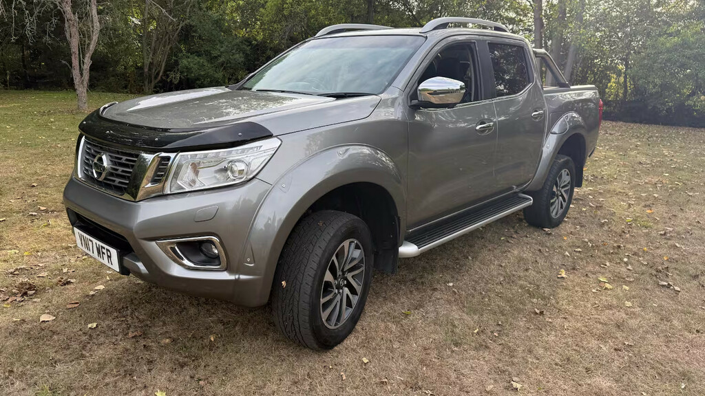 Nissan Navara Double Cab Pick Up Tekna 2.3Dci 190 4Wd Pick Up Di Grey