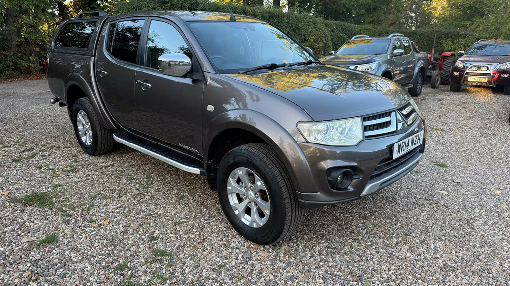 Mitsubishi L200 Double Cab Di-d Barbarian 4Wd 176Bhp Pick Up Brown #3