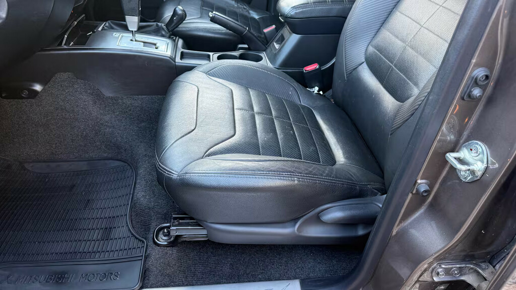 Mitsubishi L200 Double Cab Di-d Trojan Silver #8