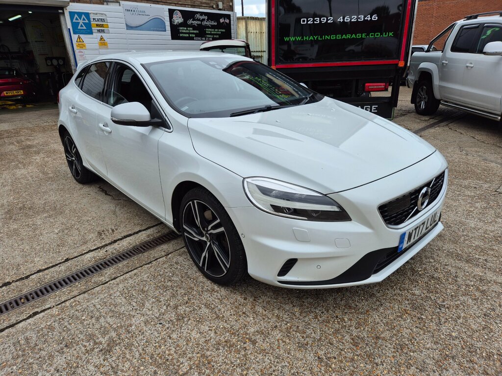 Volvo V40 2.0 D4 R-design Pro Hatchback Eu White