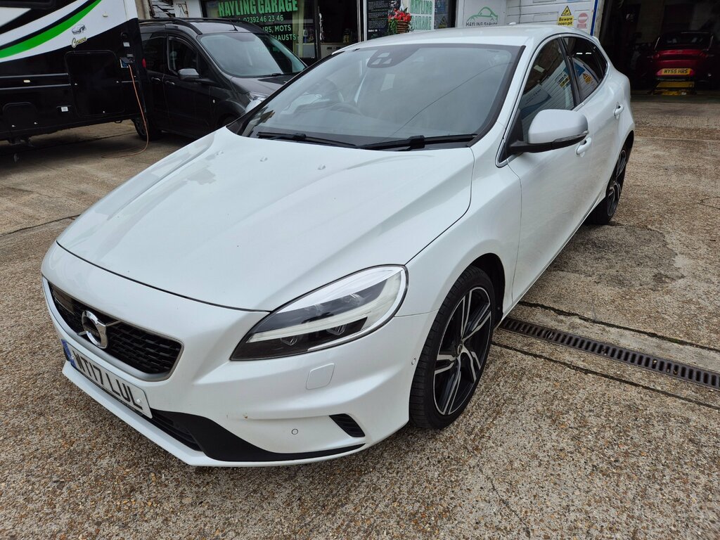 Volvo V40 2.0 D4 R-design Pro Hatchback Eu White #2