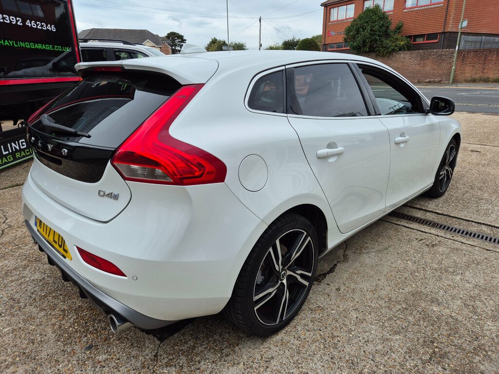Volvo V40 2.0 D4 R-design Pro Hatchback Eu White #4
