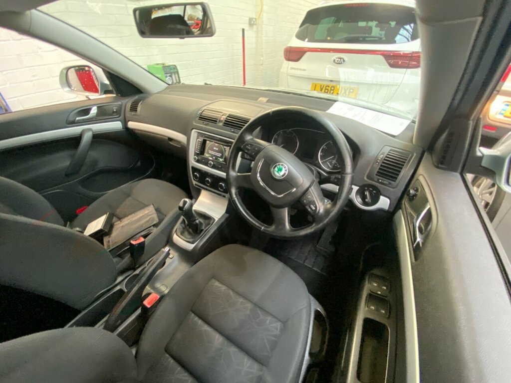 Skoda Octavia 1.8L Se Plus Green #6