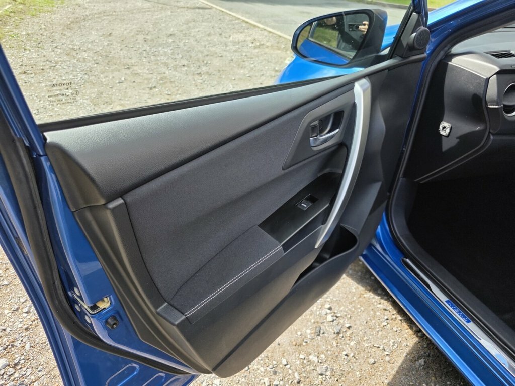 Toyota Auris 1.6 V-matic Icon Multidrive S #16
