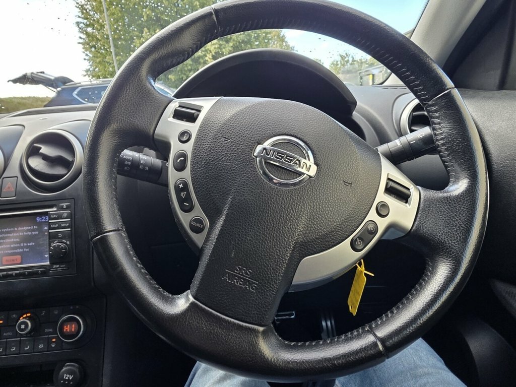 Nissan Qashqai Acenta Red #83