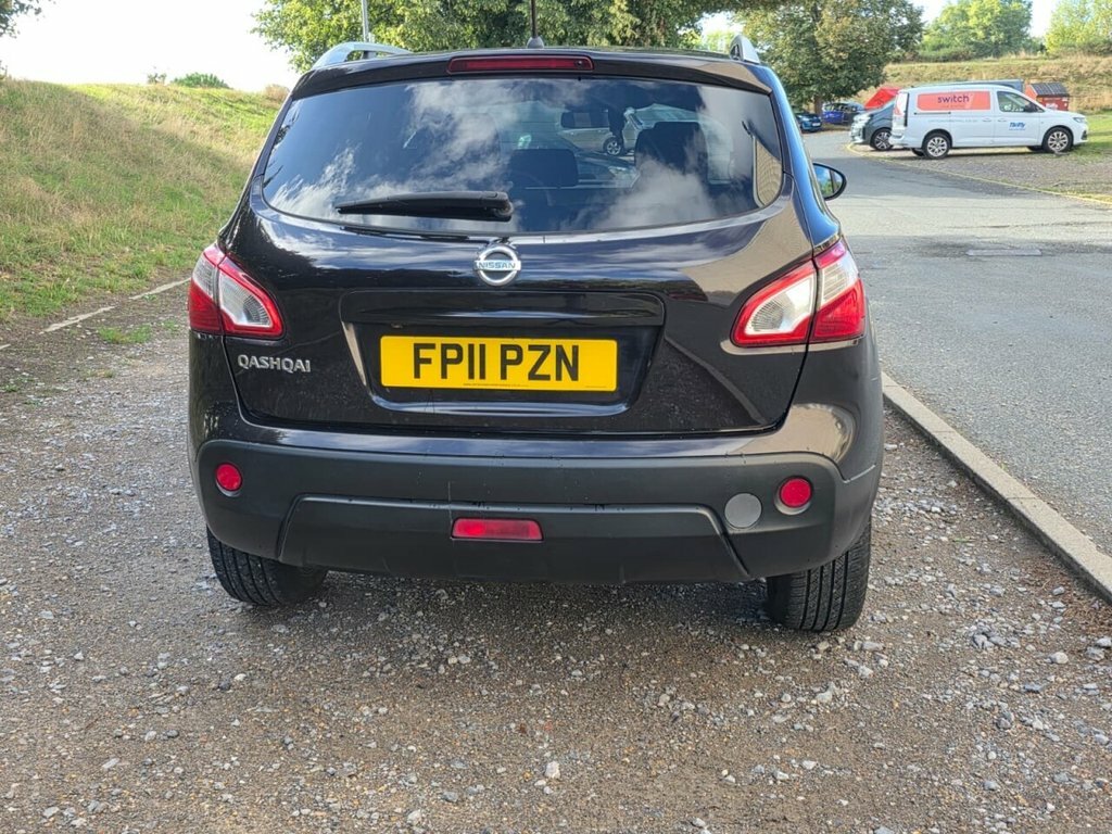 Nissan Qashqai Acenta Red #9