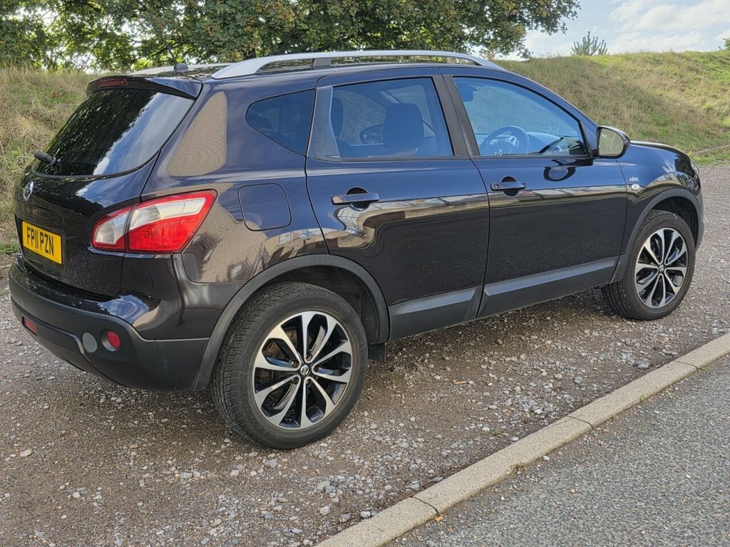 Nissan Qashqai Acenta Red #65