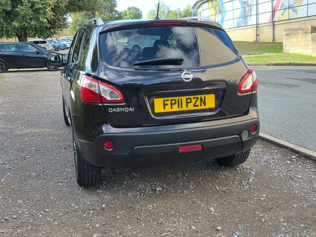 Nissan Qashqai Acenta Red #14