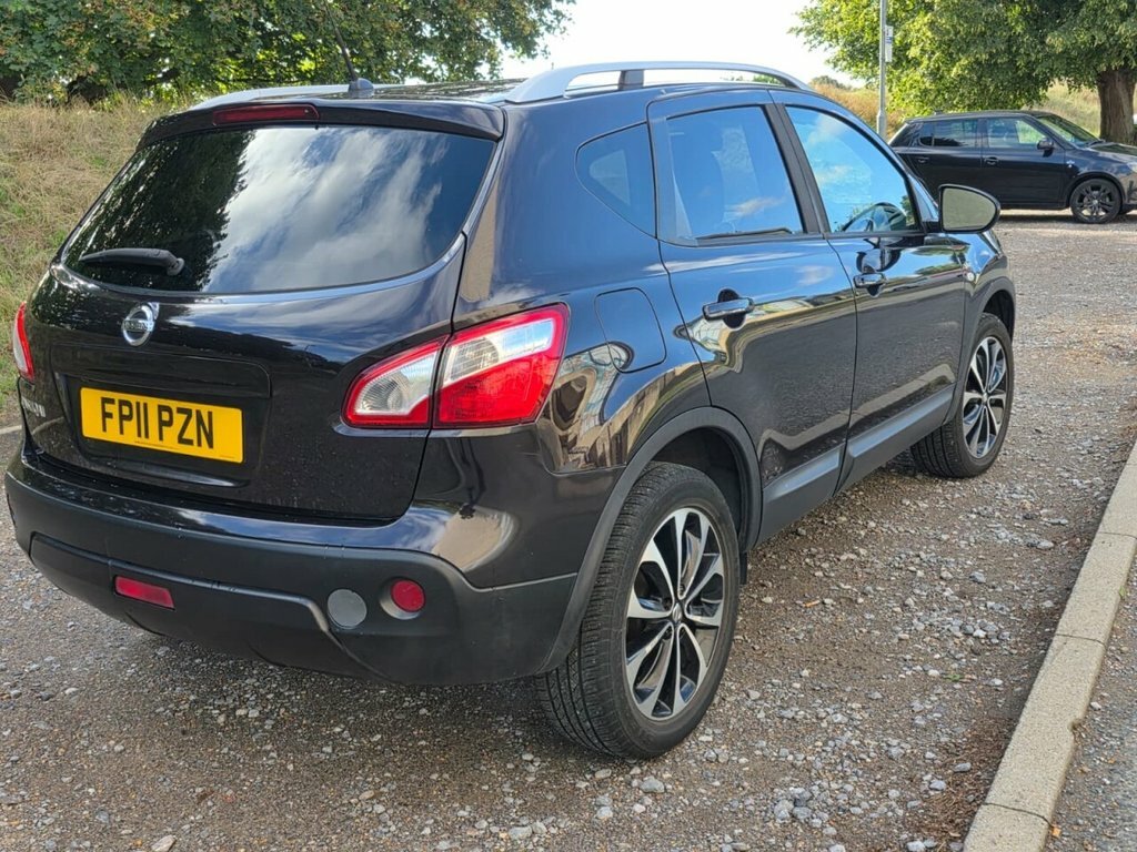 Nissan Qashqai Acenta Red #16
