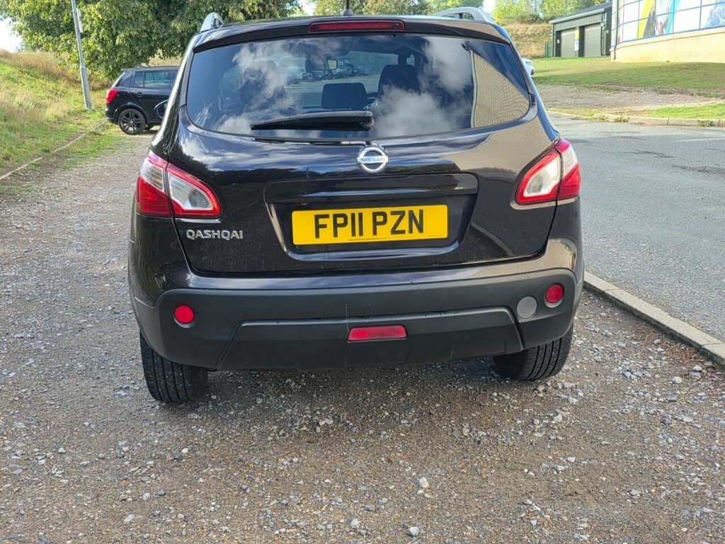 Nissan Qashqai Acenta Red #11