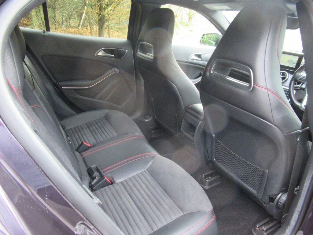 Mercedes-Benz GLA Class 200 Se Executive Cdi #12