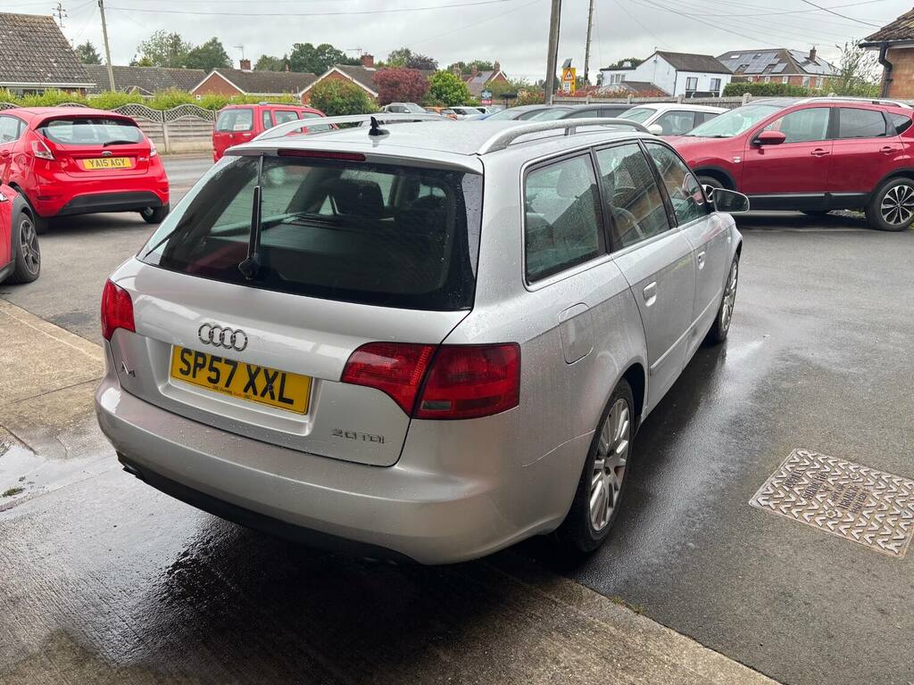 Audi A4 2.0 Tdi Tdv Se Silver #4