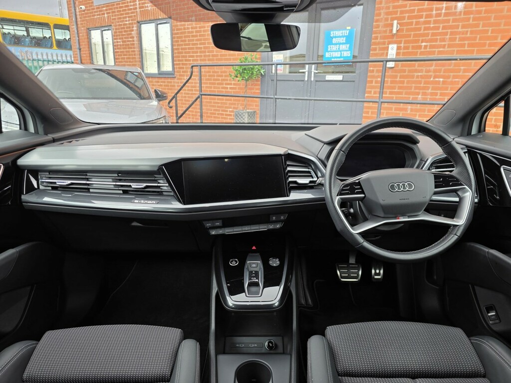 Audi Q4 E Tron Suv NA23OKK White #4