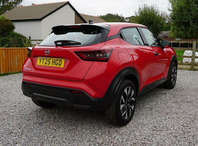Nissan Juke Dig-t Acenta Premium Suv YT25HGD Red #3