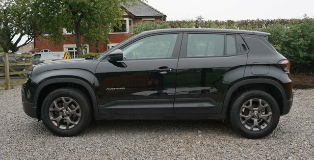 Jeep Avenger Longitude Suv Red #2