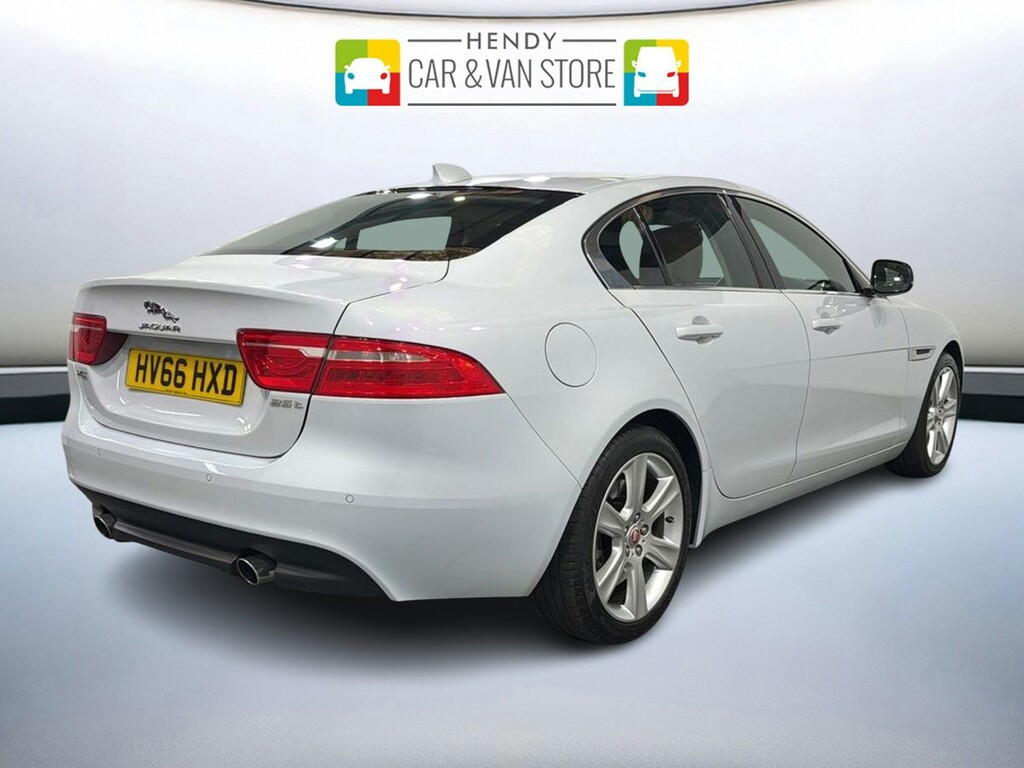 Jaguar XE 2.0 240 Portfolio White #4