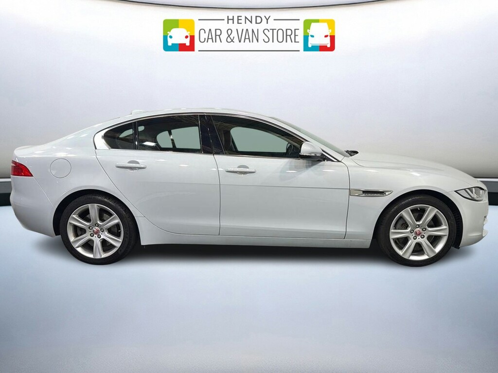 Jaguar XE 2.0 240 Portfolio White #2