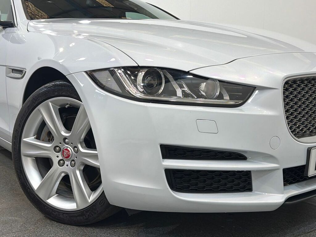 Jaguar XE 2.0 240 Portfolio White #3