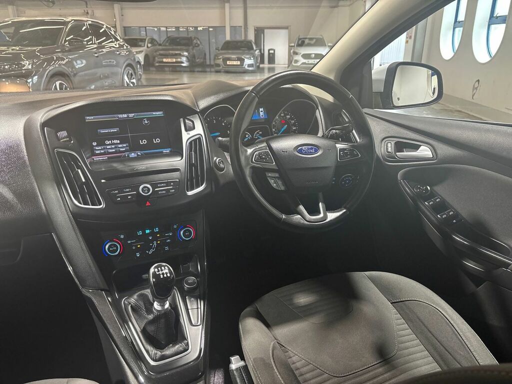 Ford Focus 1.0 Ecoboost 125 Zetec 2016 Grey #29