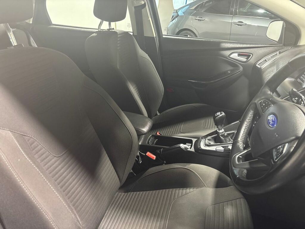 Ford Focus 1.0 Ecoboost 125 Zetec 2016 Grey #21