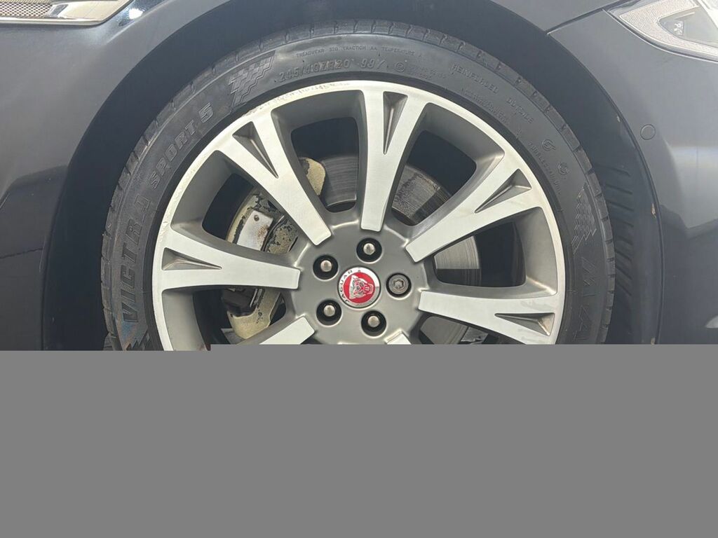 Jaguar XJ 3.0D V6 Portfolio Black #4