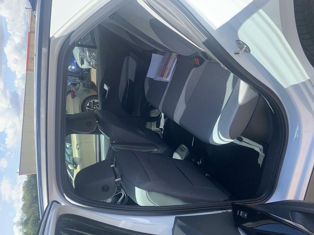 Volkswagen ID.3 Pro Performance 58Kwh Family White #6