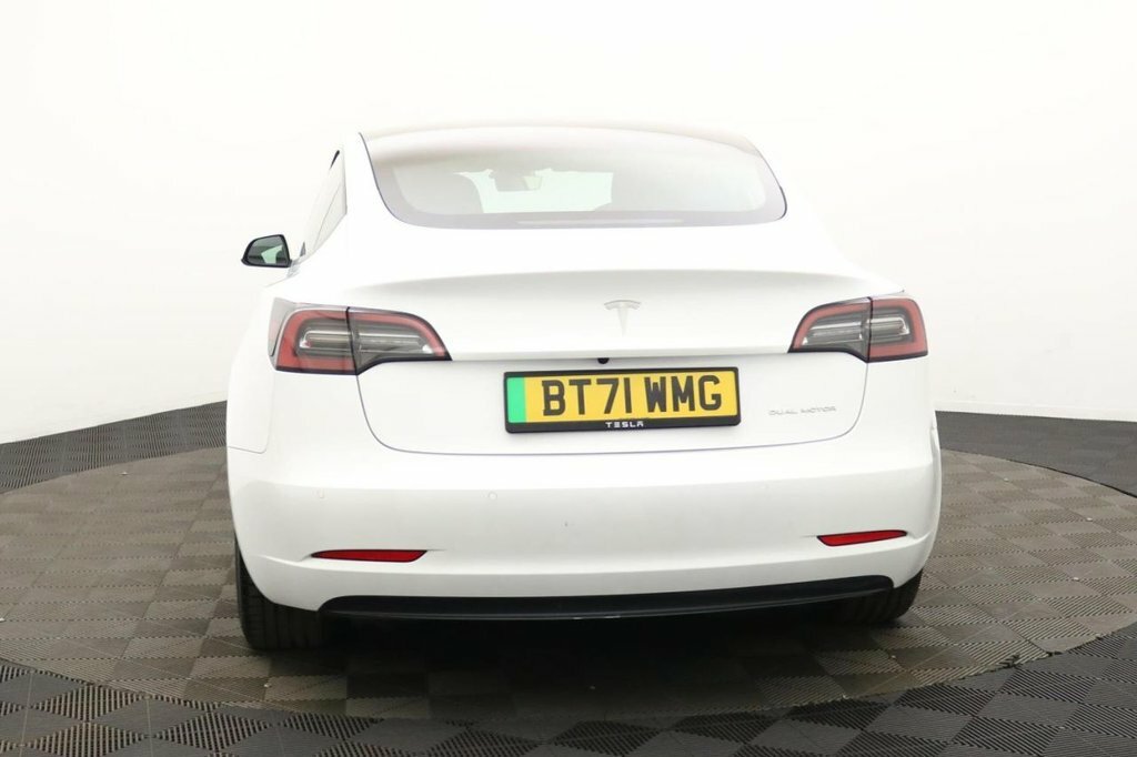 Tesla Model 3 Saloon White #5