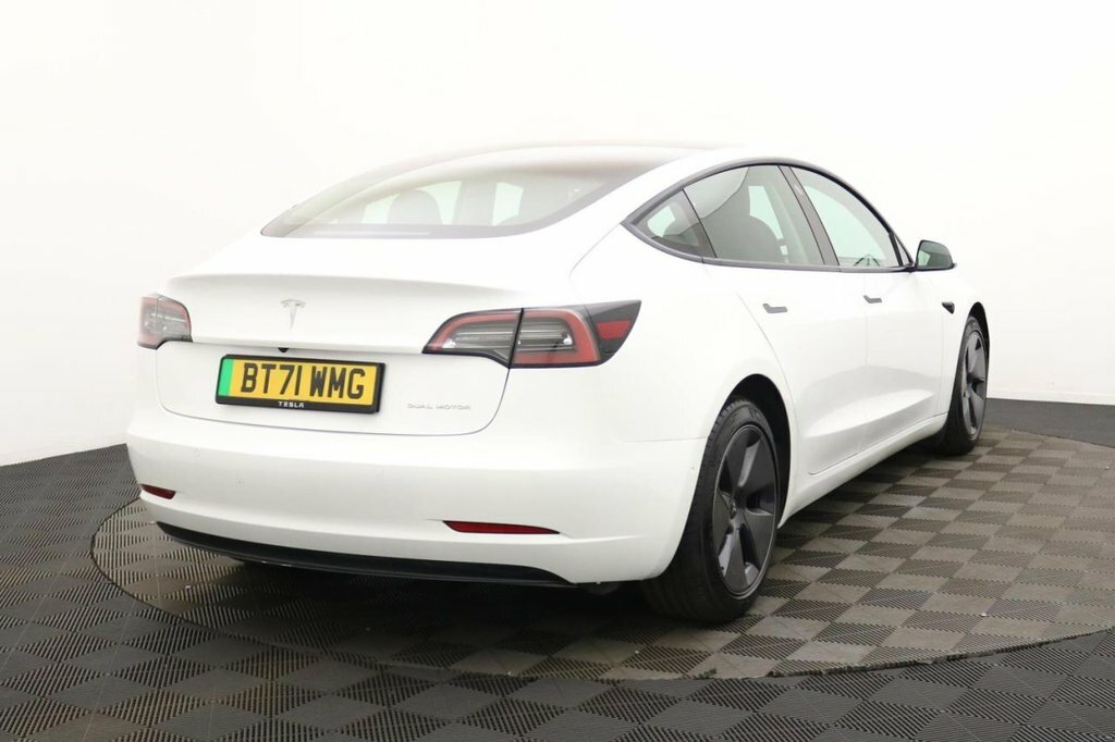 Tesla Model 3 Saloon White #4