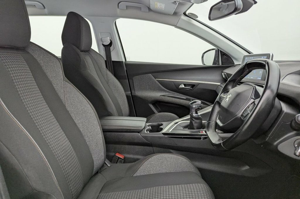 Peugeot 5008 1.2L Active White #3