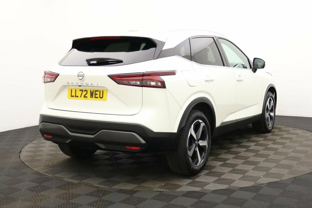 Nissan Qashqai 1.3L N-connecta White #4