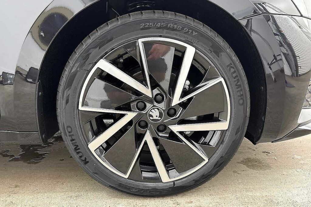 Skoda Octavia 1.5 Tsi 150 E-tec Sportline Dsg Black #5